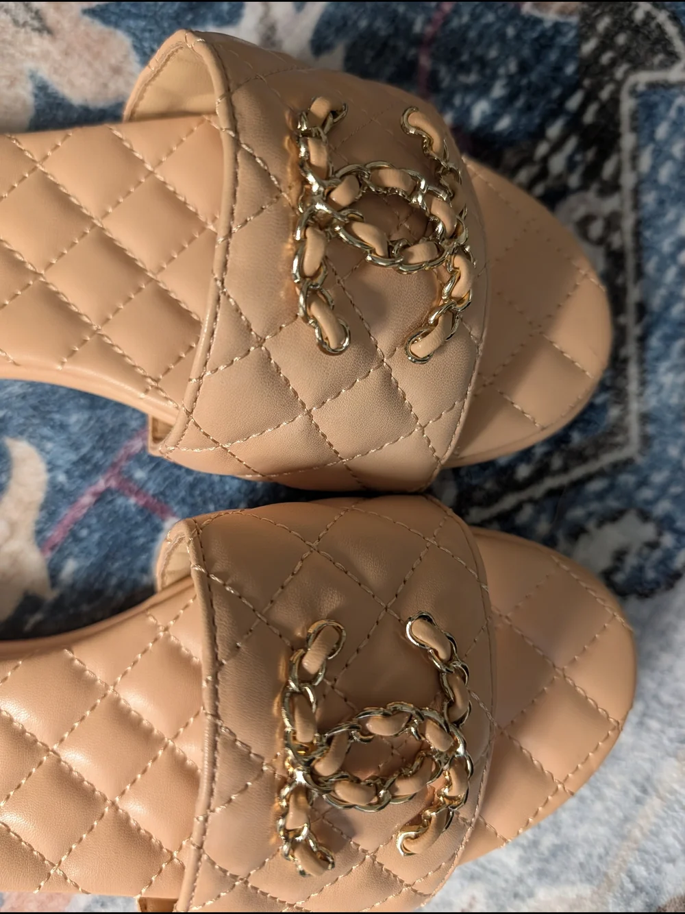 CHANEL women quilted
